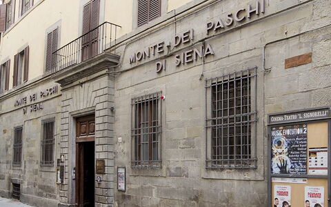 Appartamento Imperiale: Building, Architecture, Neighbourhood, Facade, Town, Wall, House, Street, Font, Window