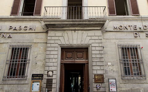 Terrazza Cortonese: Architecture, Building, Facade, Town, House, Door, Neighbourhood, Material Property, Tree, Window