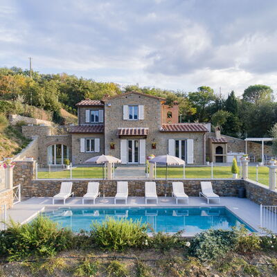 Villa Chiara: Property, House, Building, Home, Estate, Real Estate, Residential Area, Architecture, Villa, Swimming Pool