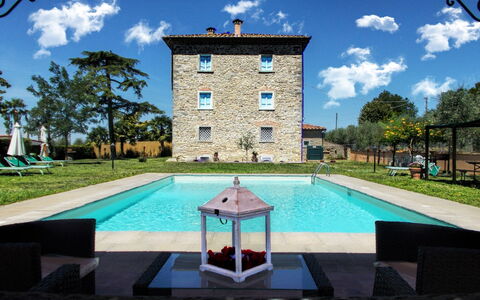 Villa Il Palazzo: Water, Sky, Cloud, Plant, Property, Building, Swimming Pool, Azure, Tree, Lighting