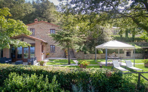 Villa Ginestra: Property, House, Home, Real Estate, Building, Estate, Residential Area, Yard, Tree, Botany