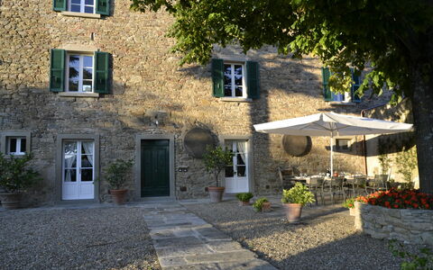 Villa Il Borgo: Property, House, Building, Home, Real Estate, Cottage, Courtyard, Architecture, Estate, Cobblestone