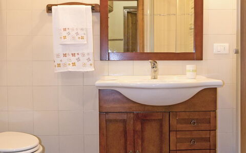 Casa Cristina: Bathroom, Bathroom Cabinet, Room, Property, Bathroom Accessory, Tile, Furniture, Toilet, Interior Design, Plumbing Fixture