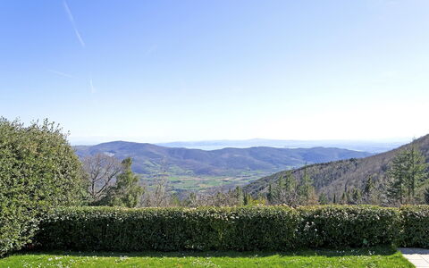 Casa Cristina: Mountainous Landforms, Nature, Mountain, Natural Landscape, Sky, Highland, Green, Wilderness, Mountain Range, Hill Station