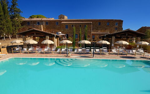 Borgo Casa Di Lappi: Resort, Swimming Pool, Property, Vacation, Estate, Building, Resort Town, Leisure, Town, Real Estate