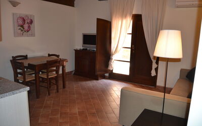 Accommodation:&nbsp;Trilocale Primo Piano Con Balcone