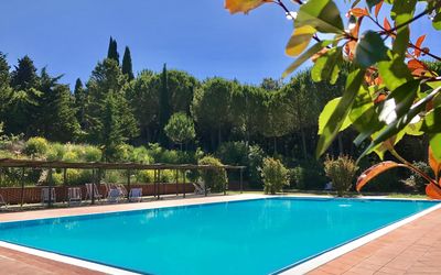 Il Chiantico: Swimming Pool, Property, Leisure, Vacation, Water, Azure, Real Estate, Resort, Villa, House
