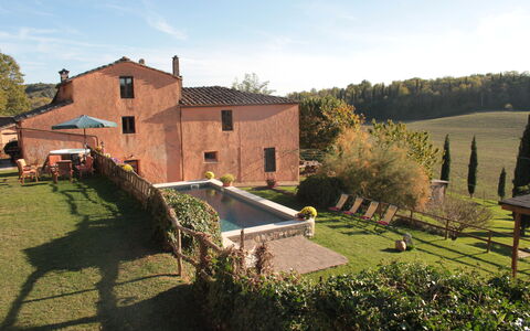 Villa Le Caggia: Property, House, Building, Estate, Tree, Home, Rural Area, Architecture, Real Estate, Village