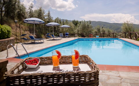 Villa Le Capanne: Swimming Pool, Resort, Property, Leisure, Vacation, Real Estate, Building, Outdoor Furniture, Sunlounger, Villa