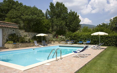Casale Valentina: Swimming Pool, Property, Leisure, Real Estate, House, Building, Resort, Estate, Home, Vacation