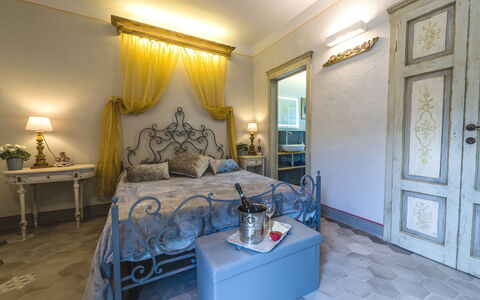 Michelangelo Cortona Apartment: Room, Bedroom, Property, Furniture, Bed, Interior Design, Building, Real Estate, House, Estate
