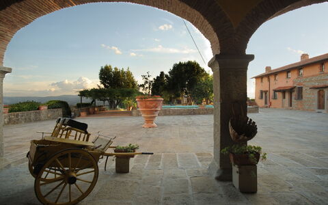 Fattoria Fronzano: Sky, Plant, Property, Cloud, Flowerpot, Wheel, Houseplant, Azure, Shade, Sunlight