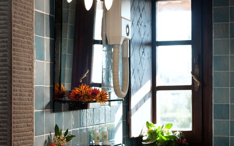 la-piazza-di-san-donato-reggello-multiproperty-san-donato-2-trilo-bathroom