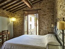 Accommodation:&nbsp;Forno