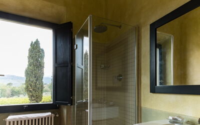 San Lorenzo-Pendolino: Mirror, Building, Property, Tap, Plumbing Fixture, Sink, Wood, Bathroom, House