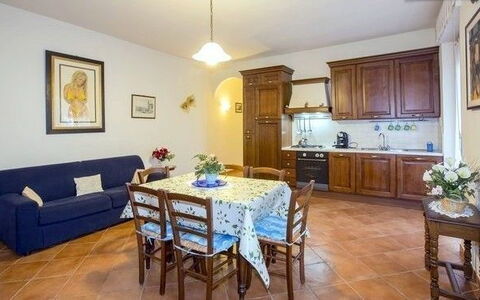Accommodation:&nbsp;First Floor