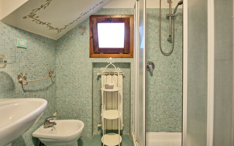 Casa Rossa: Mirror, Tap, Property, Sink, Plumbing Fixture, Bathroom Sink, Purple, Building, Bathroom, Interior Design
