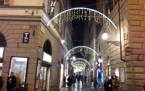 Guelfa House: Building, Architecture, Landmark, Light, Town, Arch, Arcade, Lighting, Night, City