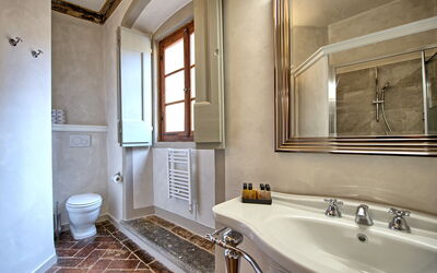 Accommodation:&nbsp;Cupola