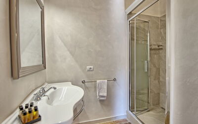 Accommodation:&nbsp;Cupola