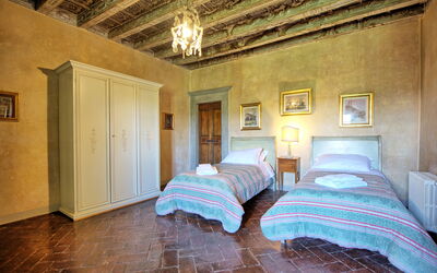 Accommodation:&nbsp;Cupola