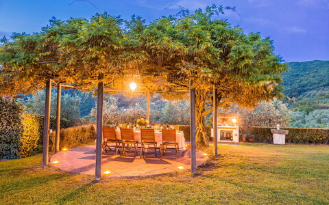 Villa Roncovisi: Nature, Sky, Tree, Natural Landscape, Lighting, Real Estate, Landscape, Home, House, Plant