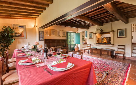 Villa Roncovisi: Property, Room, Building, Interior Design, Real Estate, Dining Room, Restaurant, House, Furniture, Table