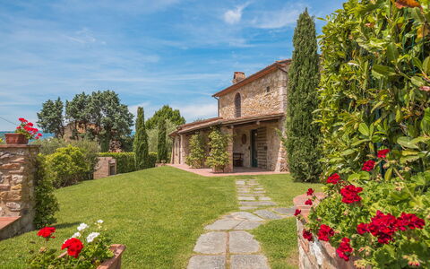 Villa Dell'angelo: Property, House, Home, Garden, Building, Real Estate, Estate, Cottage, Tree, Spring