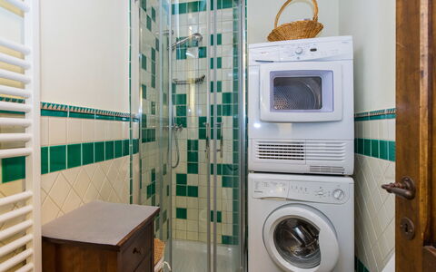 Appartamento Il Nido Di Giulia: Room, Bathroom, Major Appliance, Tile, Home Appliance, Laundry Room, Interior Design