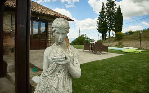 Villa Umbra: Statue, Sculpture, Grass, Sky, Stone Carving, Garden, Art, Monument, Tree, House