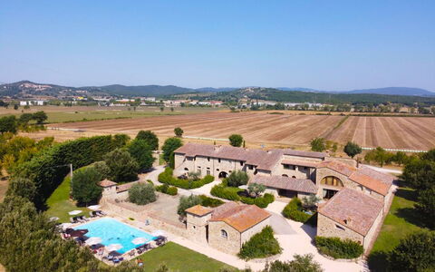 Accommodation:&nbsp;Il Tino 875.7
