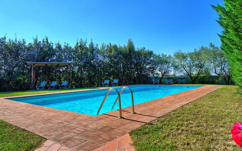 Casa Vasco: Swimming Pool, Property, Real Estate, Grass, House, Estate, Leisure, Vacation, Building, Home