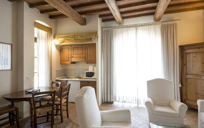 Accommodation:&nbsp;Carraia 740.3