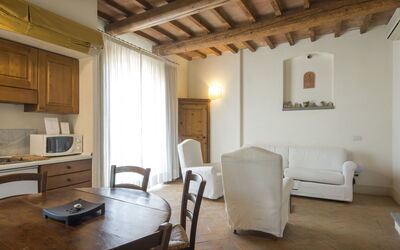 Accommodation:&nbsp;Carraia 740.3