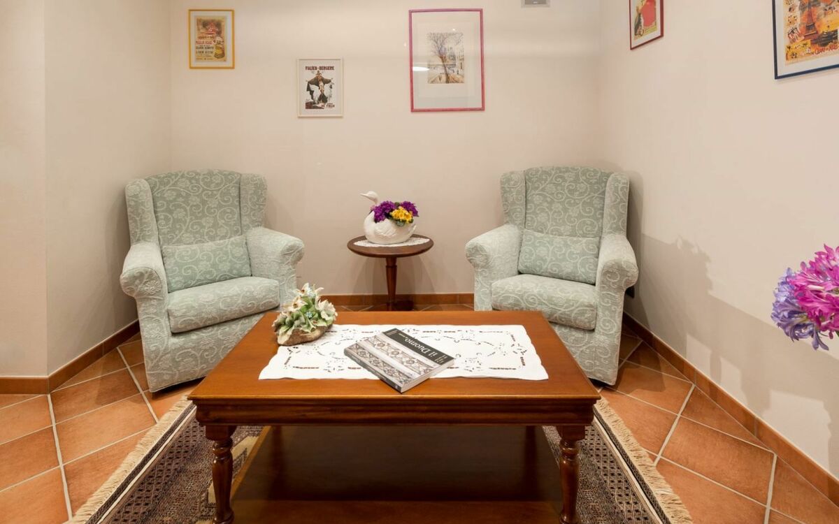 Accommodation:&nbsp;Diamond