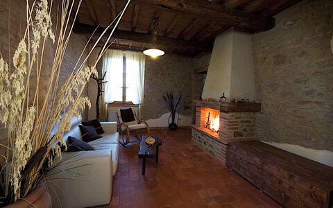 Agriturismo le Calle: Room, Building, Property, Interior Design, Living Room, Furniture, Floor, Loft, Beam, House