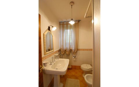 Borgo di Usciano: Property, Room, Bathroom, Interior Design, Bathroom Sink, Building, Real Estate, House, Architecture, Ceiling