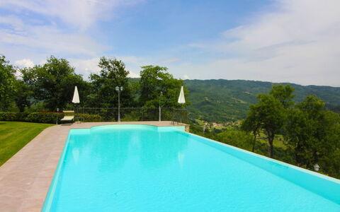 Borgo di Usciano: Water, Cloud, Sky, Plant, Swimming Pool, Nature, Azure, Tree, Body Of Water, Grass