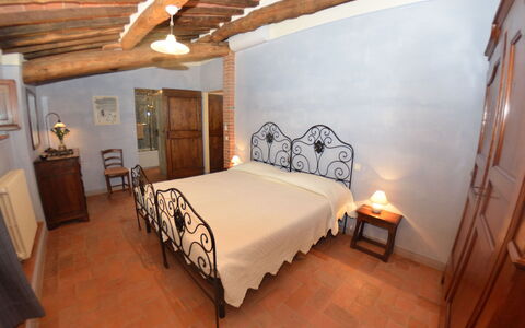 L'incanto: Bedroom, Room, Bed, Furniture, Property, Bed Frame, Ceiling, Interior Design, Bed Sheet, Building