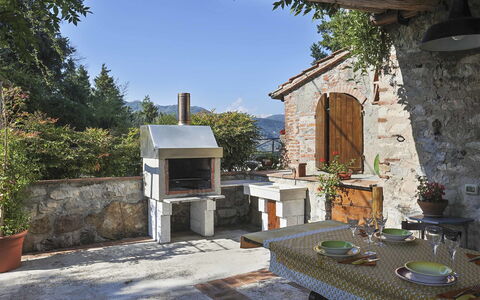 La Castagnara: Property, Building, House, Real Estate, Home, Tree, Room, Estate, Yard, Villa