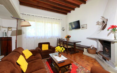 Accommodation:&nbsp;Poggio Di Castro 810.1
