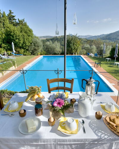 Villa Dorella Di Montaperti: Property, Estate, Real Estate, Swimming Pool, Vacation, House, Table, Leisure, Mountain, Villa