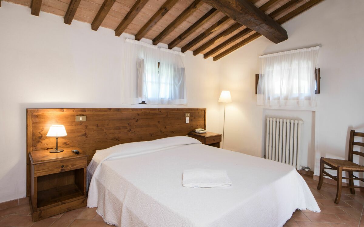 Accommodation:&nbsp;Camera Junior 214