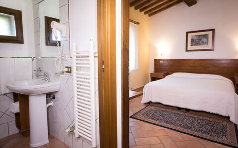 Accommodation:&nbsp;Suite 207