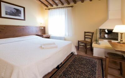 Suite 208: Bedroom, Room, Bed, Furniture, Property, Bed Sheet, Interior Design, Bed Frame, Building, Mattress