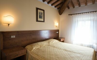 Camera Junior 203A: Bedroom, Bed, Room, Furniture, Property, Bed Frame, Bed Sheet, Interior Design, Bedding, Building