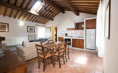 Quadri 206: Property, Building, Room, Furniture, Ceiling, House, Floor, Interior Design, Real Estate, Beam