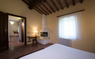 Accommodation:&nbsp;Suite 207
