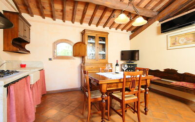 Accommodation:&nbsp;Casale Ischieto 820.5
