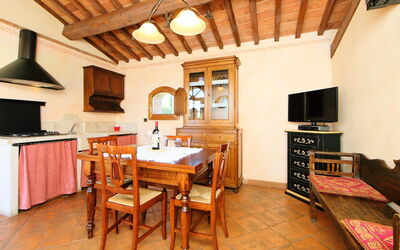 Accommodation:&nbsp;Casale Ischieto 820.5